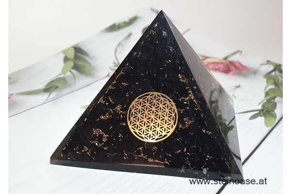 Orgonit Pyramide: Schörl Turmalin & Blume des Lebens 55mm